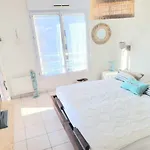 Climatise Centre Ville, Proche Plages Raphael Et Frejus Avec Ascenseur Lägenhet *