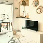 Lägenhet Climatise Centre Ville, Proche Plages Raphael Et Frejus Avec Ascenseur *