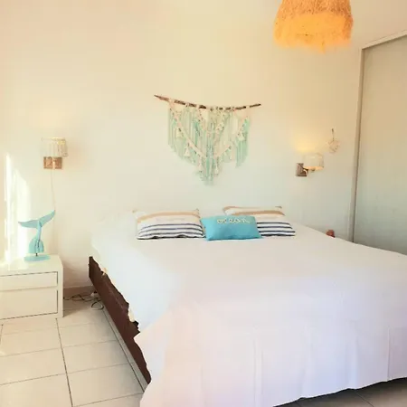 Climatise Centre Ville, Proche Plages Raphael Et Frejus Avec Ascenseur *