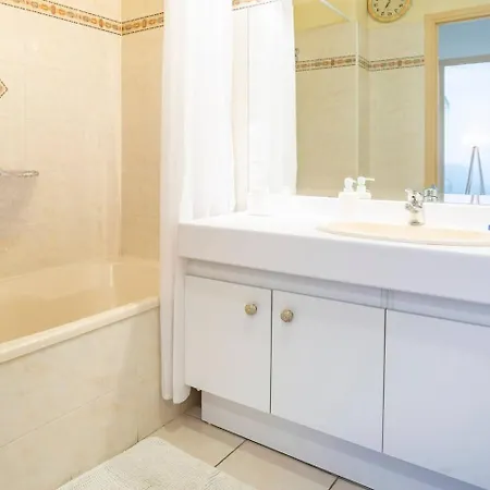 Climatise Centre Ville, Proche Plages Raphael Et Frejus Avec Ascenseur * Saint-Raphael (Var)