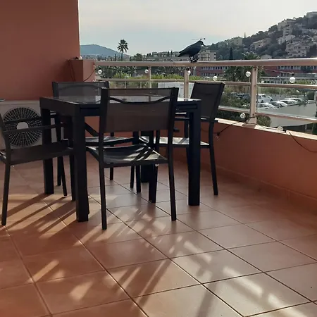 Climatise Centre Ville, Proche Plages Raphael Et Frejus Avec Ascenseur Lägenhet *