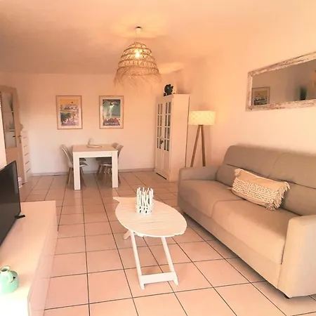 Apartment Climatise Centre Ville, Proche Plages Raphael Et Frejus Avec Ascenseur