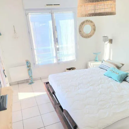Climatise Centre Ville, Proche Plages Raphael Et Frejus Avec Ascenseur Apartment *