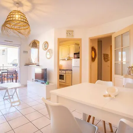 Climatise Centre Ville, Proche Plages Raphael Et Frejus Avec Ascenseur Apartment *