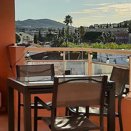 Climatise Centre Ville, Proche Plages Raphael Et Frejus Avec Ascenseur Apartment Saint-Raphael (Var)
