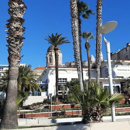 Climatise Centre Ville, Proche Plages Raphael Et Frejus Avec Ascenseur Apartment *