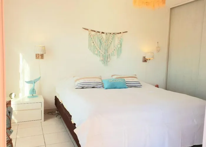 Climatise Centre Ville, Proche Plages Raphael Et Frejus Avec Ascenseur *