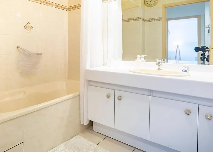 Climatise Centre Ville, Proche Plages Raphael Et Frejus Avec Ascenseur * Saint-Raphaël