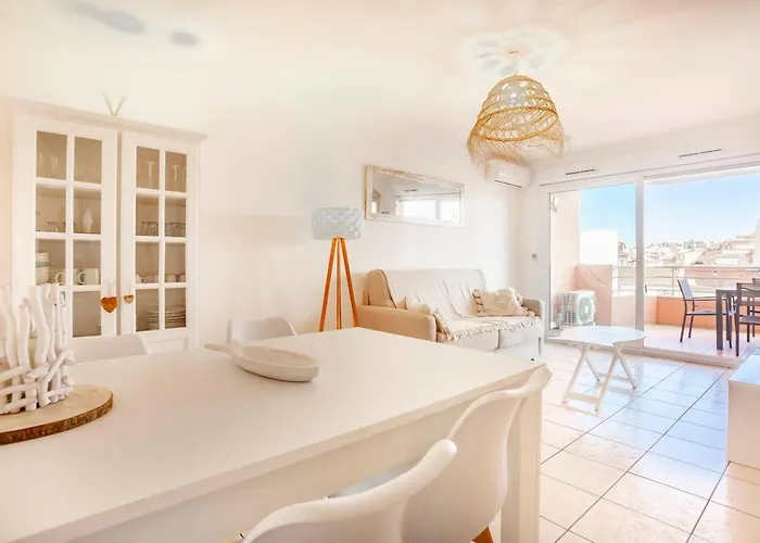 Climatise Centre Ville, Proche Plages Raphael Et Frejus Avec Ascenseur Saint-Raphaël