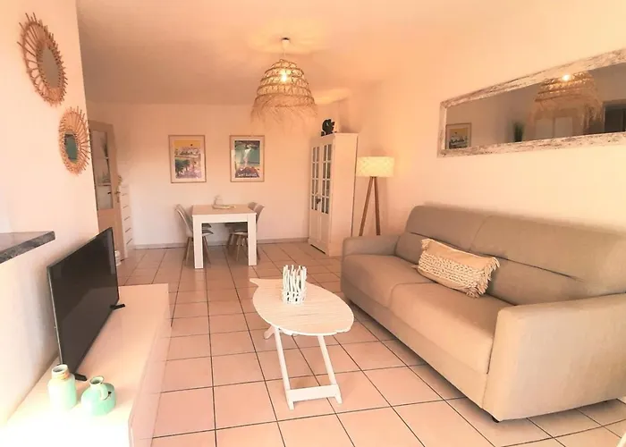 Lägenhet Climatise Centre Ville, Proche Plages Raphael Et Frejus Avec Ascenseur