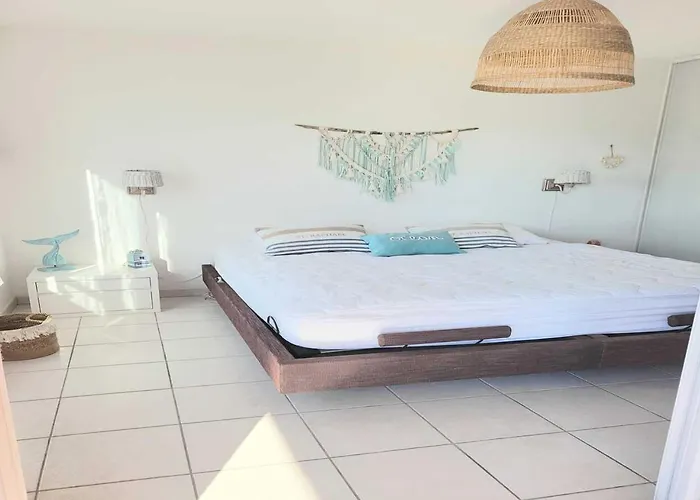 Apartment Climatise Centre Ville, Proche Plages Raphael Et Frejus Avec Ascenseur