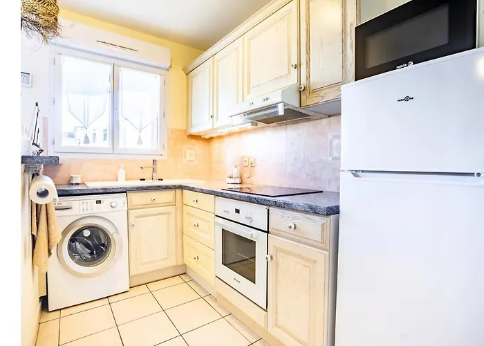 Climatise Centre Ville, Proche Plages Raphael Et Frejus Avec Ascenseur Lägenhet *