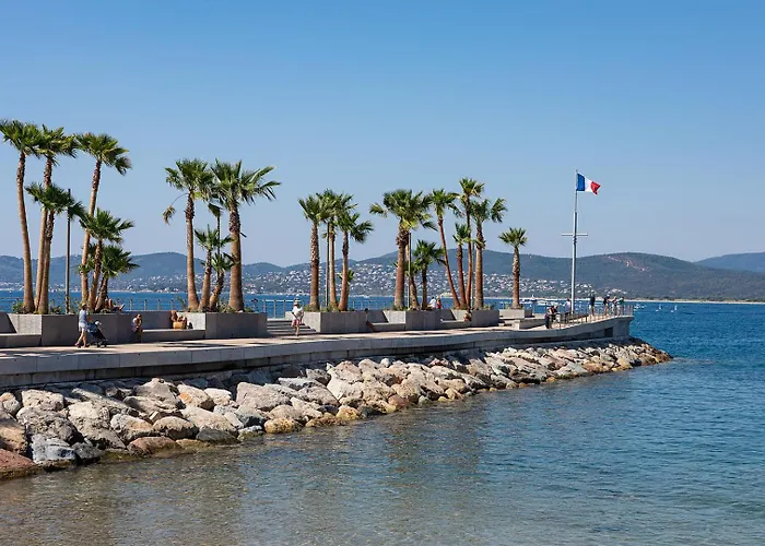 Climatise Centre Ville, Proche Plages Raphael Et Frejus Avec Ascenseur * Saint-Raphael (Var)