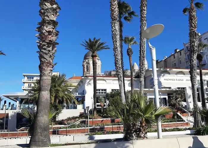 Climatise Centre Ville, Proche Plages Raphael Et Frejus Avec Ascenseur Lägenhet *